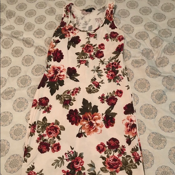 Dresses & Skirts - Floral white short dress
